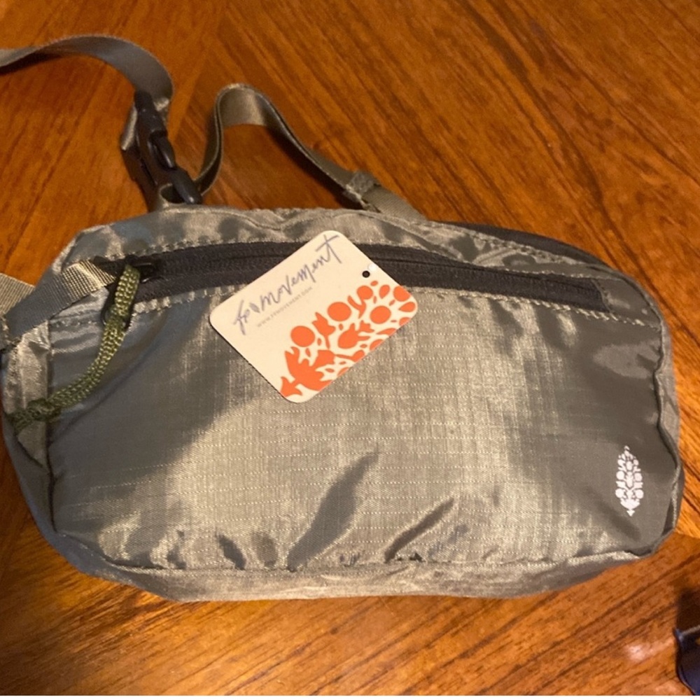 Free People Belt Bag NWT - Picture 1 of 7